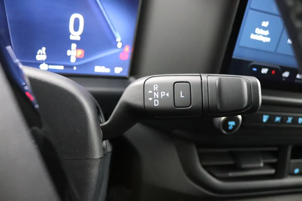 320 L1H1 Trend 71 kWh | 3 Jaar Extra Garantie! | Grotere Accu | CarPlay/Android Auto | LED | Parkeersensoren | Verwarmde Voorruit | DAB