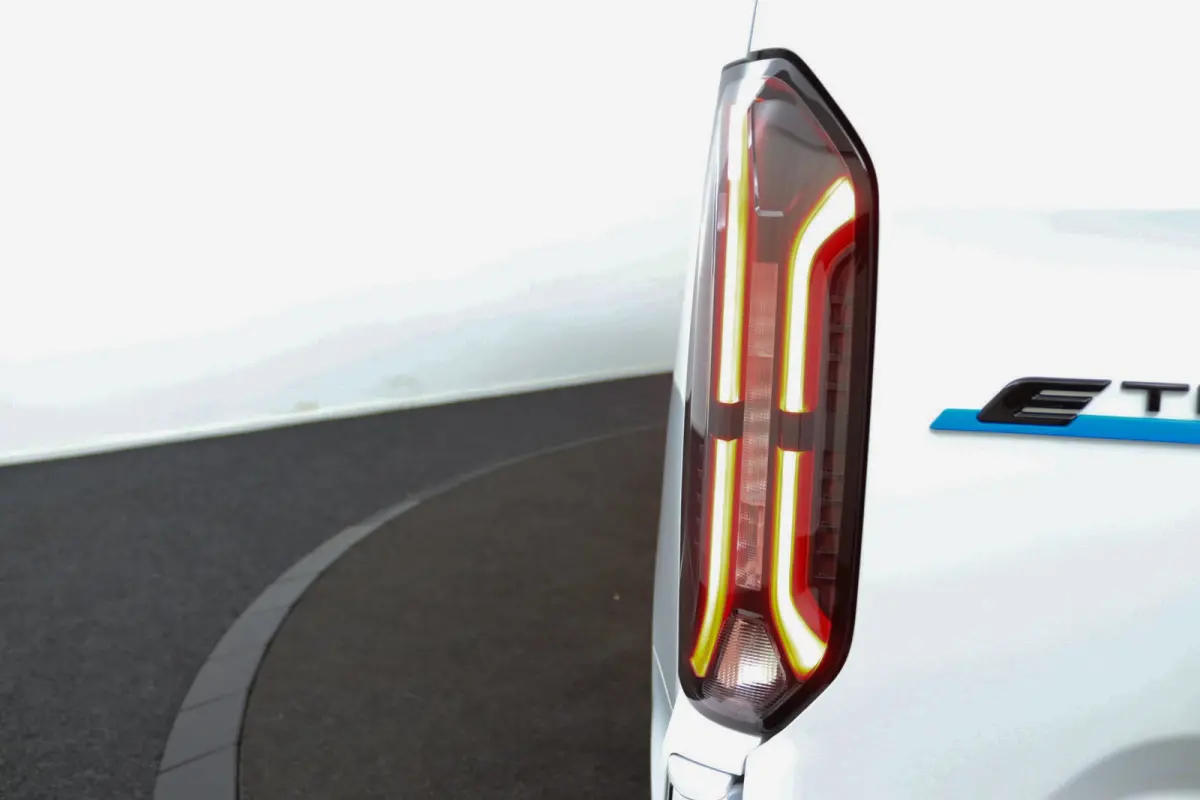 320 L1H1 Trend 71 kWh | 3 Jaar Extra Garantie! | Grotere Accu | CarPlay/Android Auto | LED | Parkeersensoren | Verwarmde Voorruit | DAB