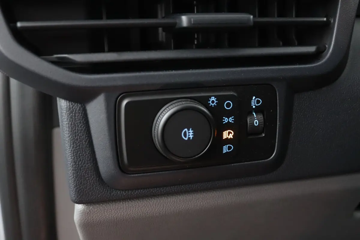 320 L1H1 Trend 71 kWh | 3 Jaar Extra Garantie! | Grotere Accu | CarPlay/Android Auto | LED | Parkeersensoren | Verwarmde Voorruit | DAB