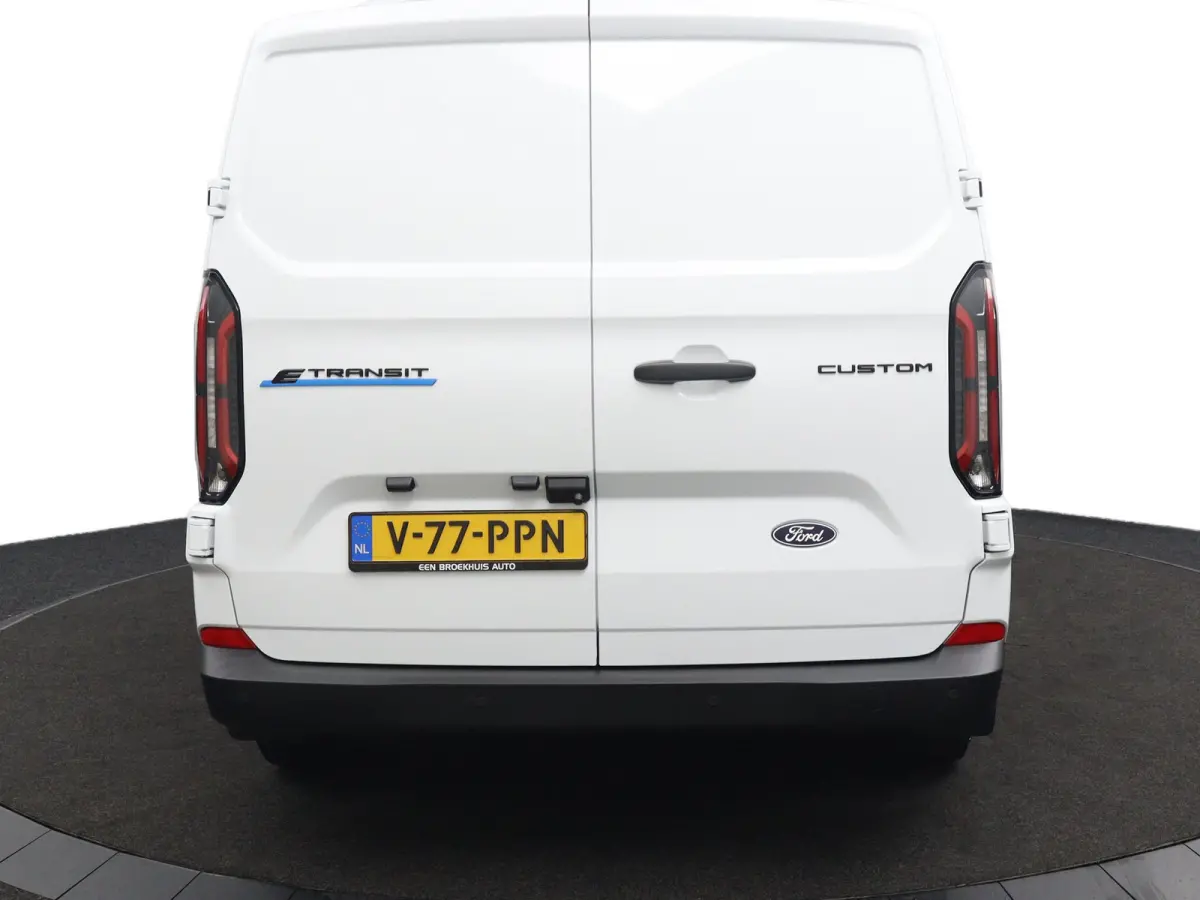 320 L1H1 Trend 71 kWh | 3 Jaar Extra Garantie! | Grotere Accu | CarPlay/Android Auto | LED | Parkeersensoren | Verwarmde Voorruit | DAB