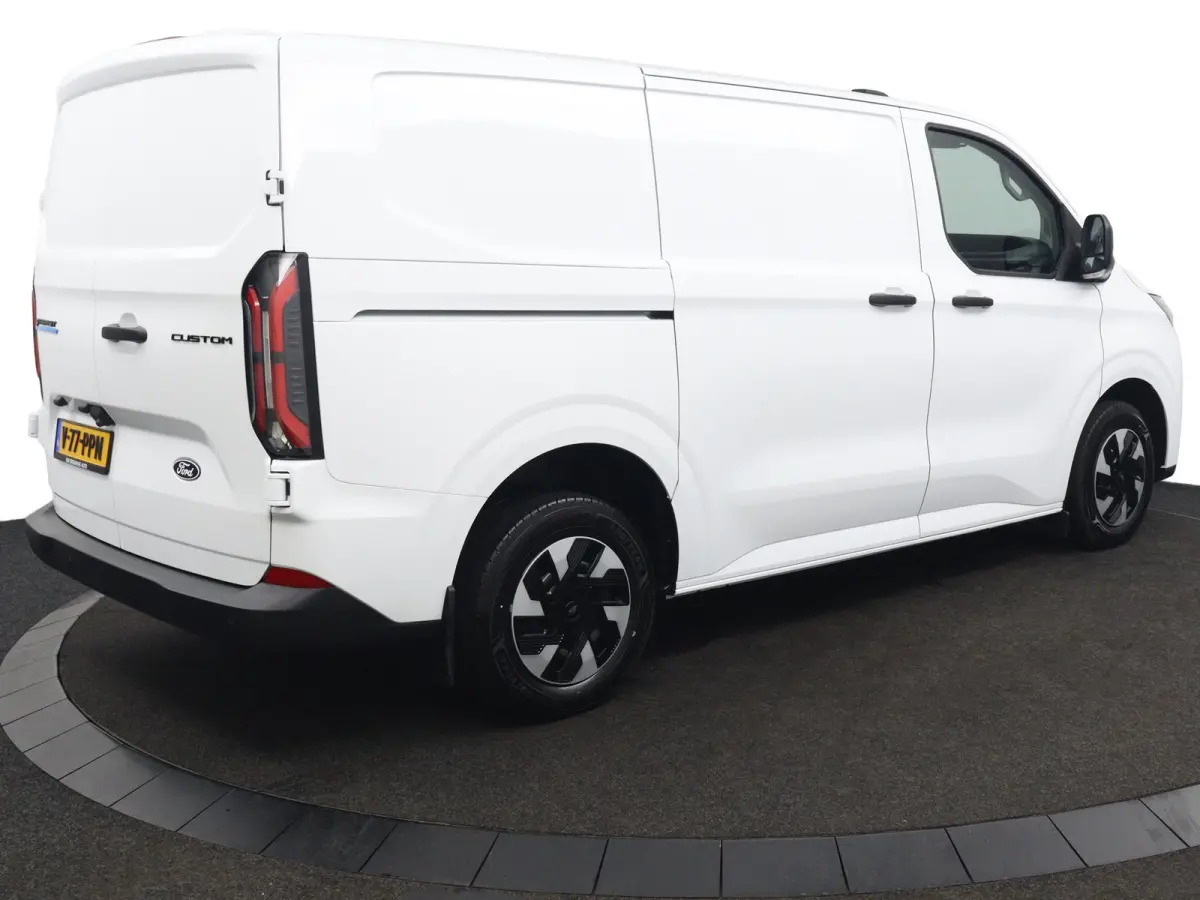 320 L1H1 Trend 71 kWh | 3 Jaar Extra Garantie! | Grotere Accu | CarPlay/Android Auto | LED | Parkeersensoren | Verwarmde Voorruit | DAB