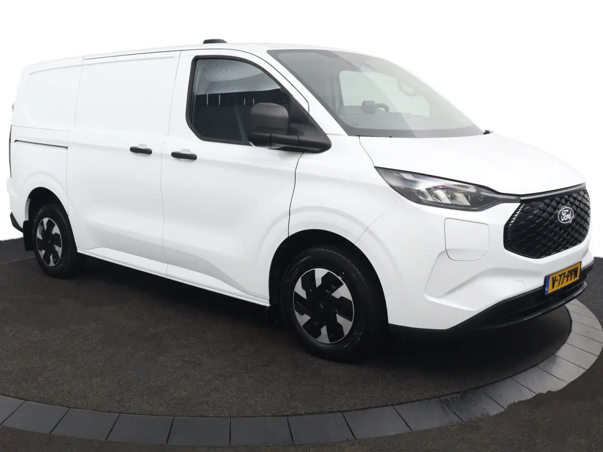 320 L1H1 Trend 71 kWh | 3 Jaar Extra Garantie! | Grotere Accu | CarPlay/Android Auto | LED | Parkeersensoren | Verwarmde Voorruit | DAB