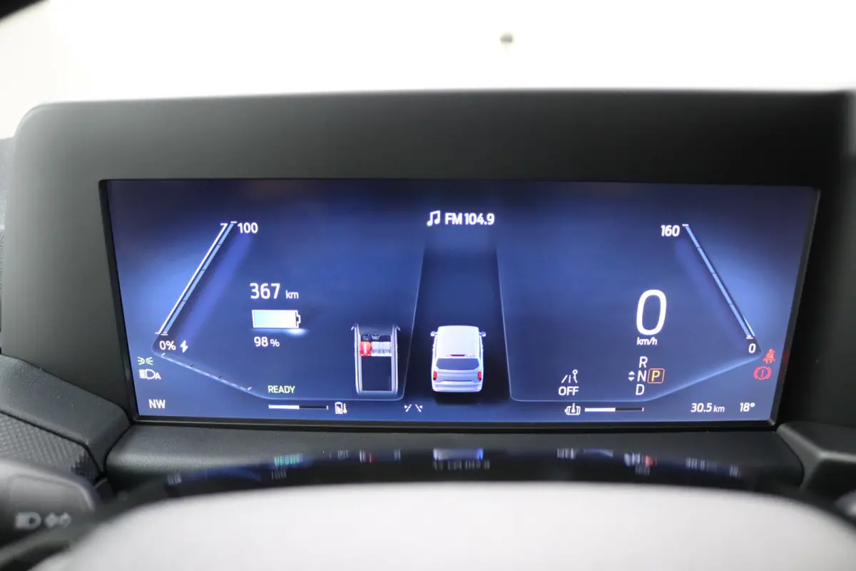 320 L1H1 Trend 71 kWh | 3 Jaar Extra Garantie! | Grotere Accu | CarPlay/Android Auto | LED | Parkeersensoren | Verwarmde Voorruit | DAB