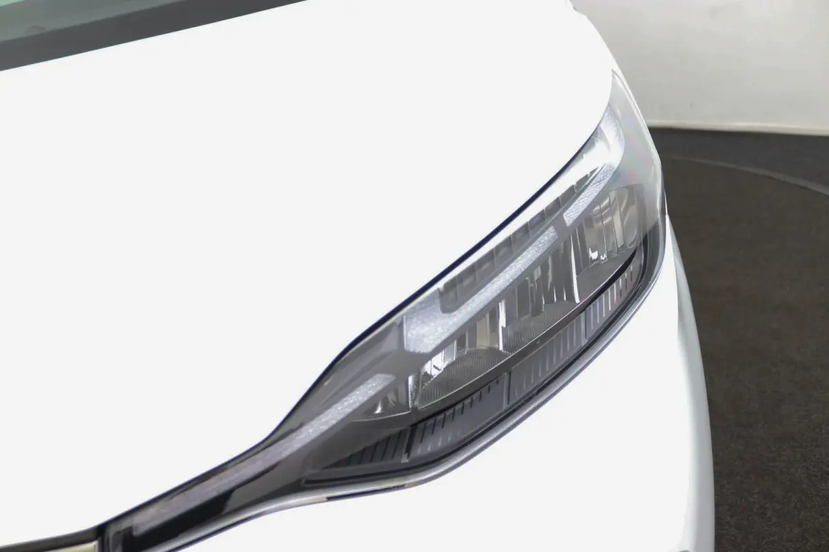 320 L1H1 Trend 71 kWh | 3 Jaar Extra Garantie! | Grotere Accu | CarPlay/Android Auto | LED | Parkeersensoren | Verwarmde Voorruit | DAB