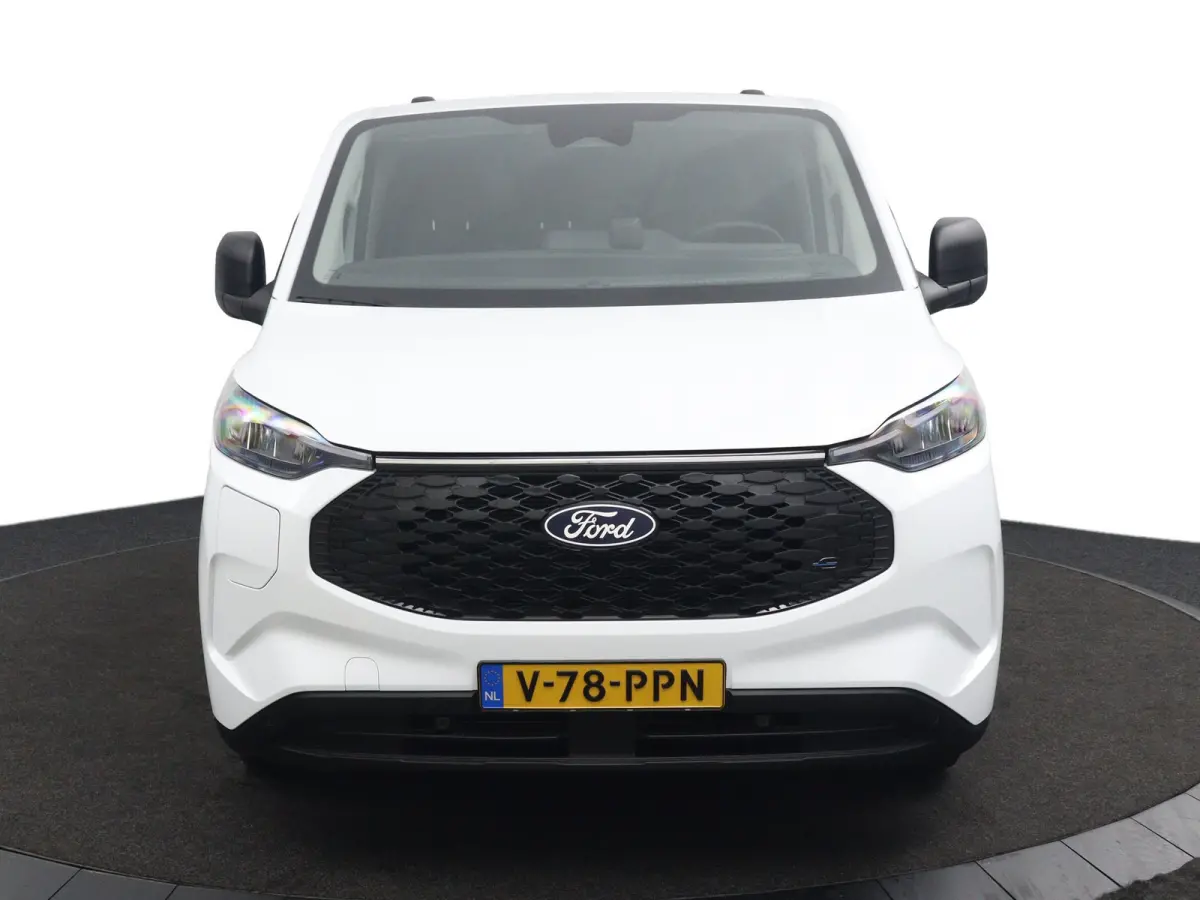 320 L1H1 Trend 71 kWh | Grotere Accu | 3-Jaar Extra Garantie! | Bijrijdersbank | LED | CarPlay/Android Auto | Cruise Control | Parkeersensoren | Camera
