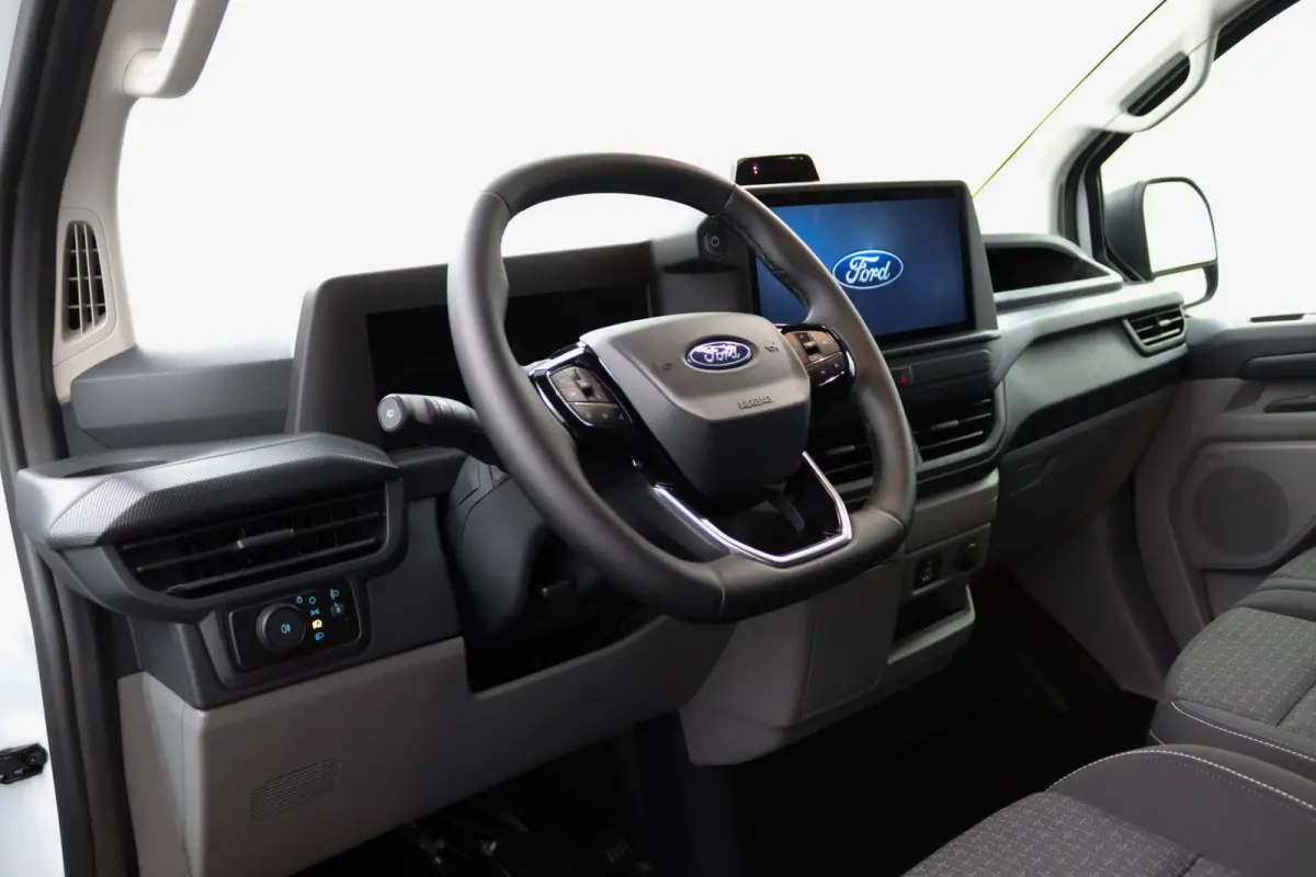 320 L1H1 Trend 71 kWh | Grotere Accu | 3-Jaar Extra Garantie! | Bijrijdersbank | LED | CarPlay/Android Auto | Cruise Control | Parkeersensoren | Camera