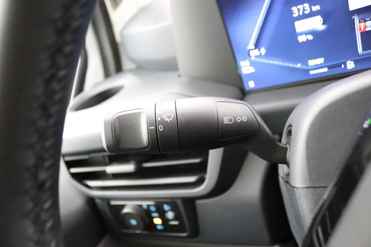 320 L1H1 Trend 71 kWh | Grotere Accu | 3-Jaar Extra Garantie! | Bijrijdersbank | LED | CarPlay/Android Auto | Cruise Control | Parkeersensoren | Camera