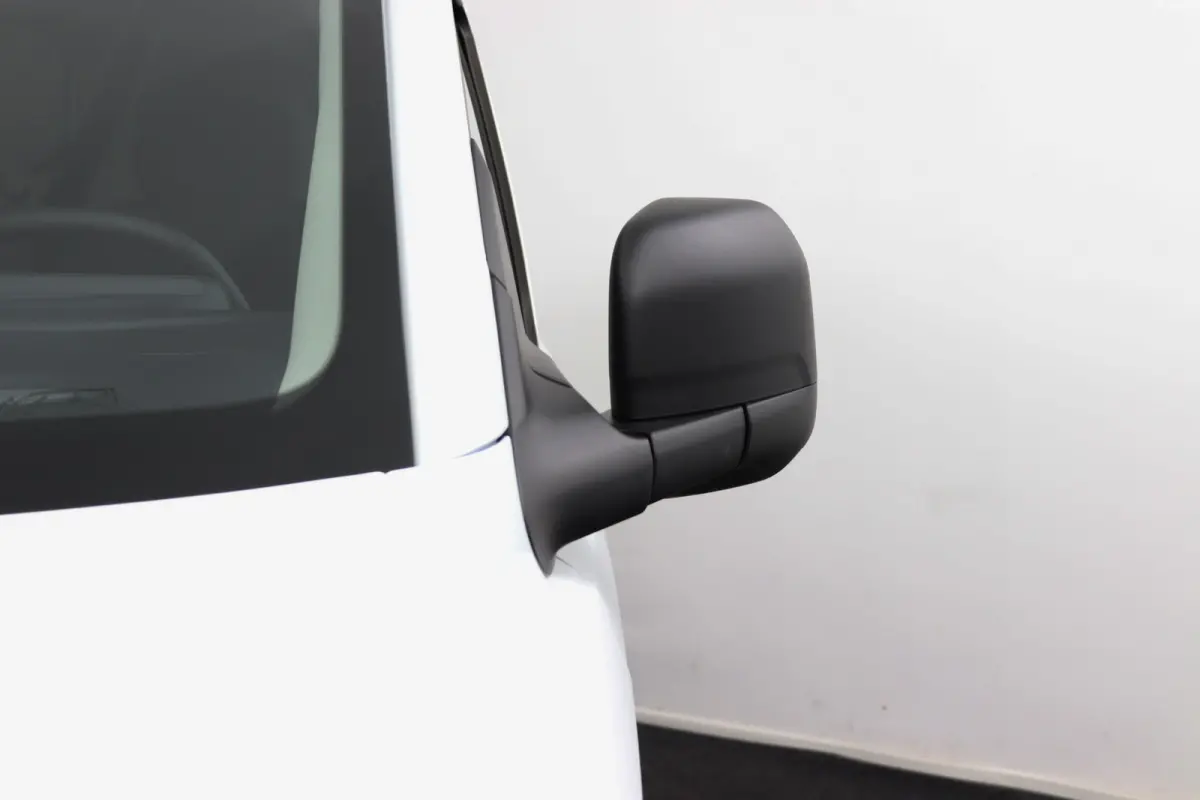 320 L1H1 Trend 71 kWh | Grotere Accu | 3-Jaar Extra Garantie! | Bijrijdersbank | LED | CarPlay/Android Auto | Cruise Control | Parkeersensoren | Camera