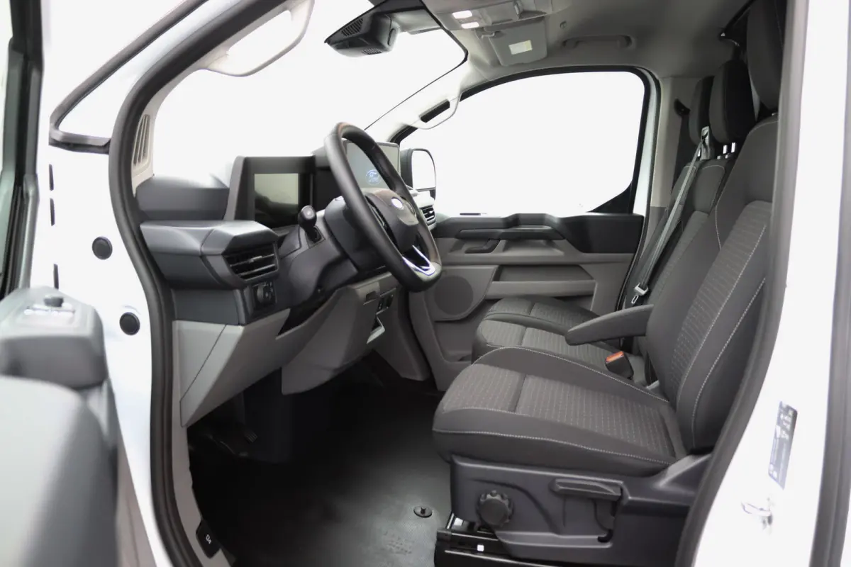 320 L1H1 Trend 71 kWh | Grotere Accu | 3-Jaar Extra Garantie! | Bijrijdersbank | LED | CarPlay/Android Auto | Cruise Control | Parkeersensoren | Camera