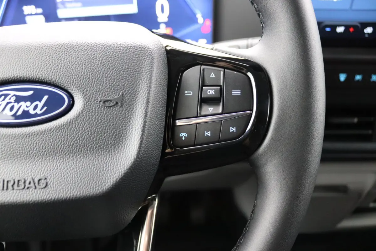 320 L1H1 Trend 71 kWh | Grotere Accu | 3-Jaar Extra Garantie! | Bijrijdersbank | LED | CarPlay/Android Auto | Cruise Control | Parkeersensoren | Camera