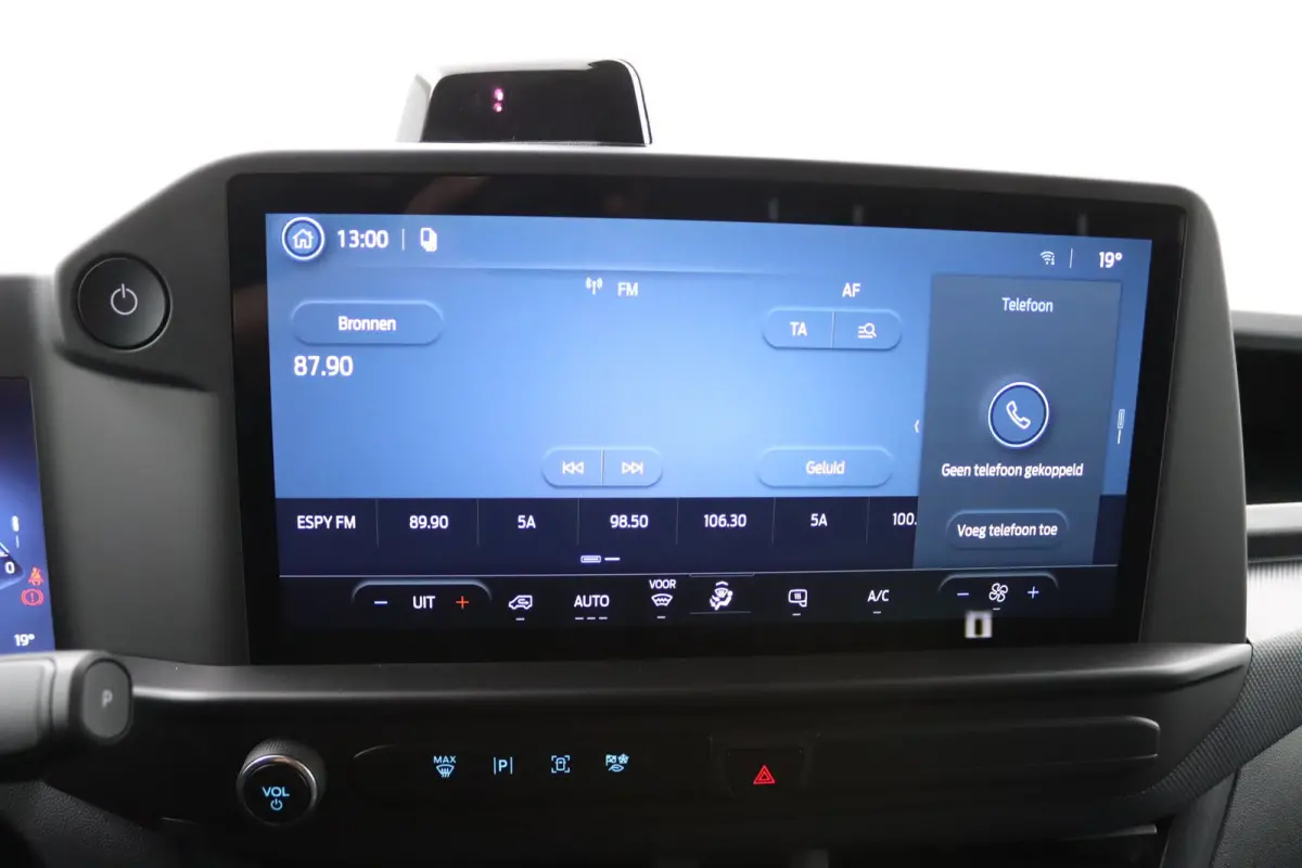 320 L1H1 Trend 71 kWh | Grotere Accu | 3-Jaar Extra Garantie! | Bijrijdersbank | LED | CarPlay/Android Auto | Cruise Control | Parkeersensoren | Camera