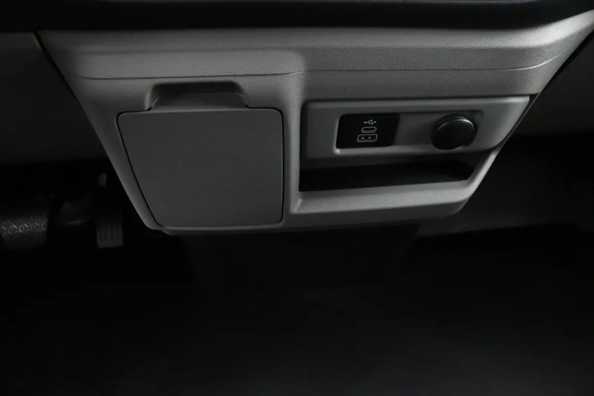 320 L1H1 Trend 71 kWh | Grotere Accu | 3-Jaar Extra Garantie! | Bijrijdersbank | LED | CarPlay/Android Auto | Cruise Control | Parkeersensoren | Camera
