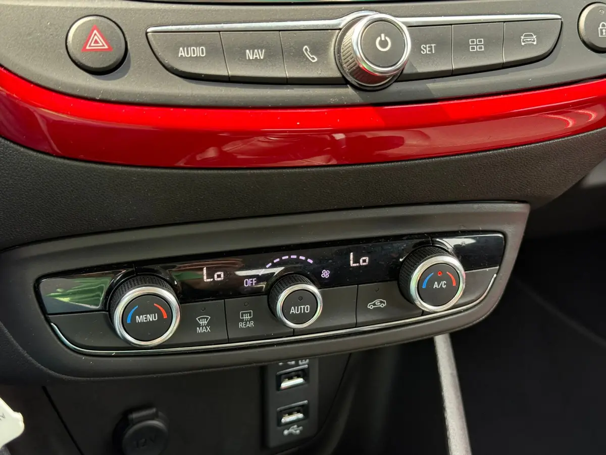 1.2 Turbo GS Line Trekhaak | Achteruitrijcamera | Comfort stoelen | Cruise control | Airco | Apple carplay & Android auto