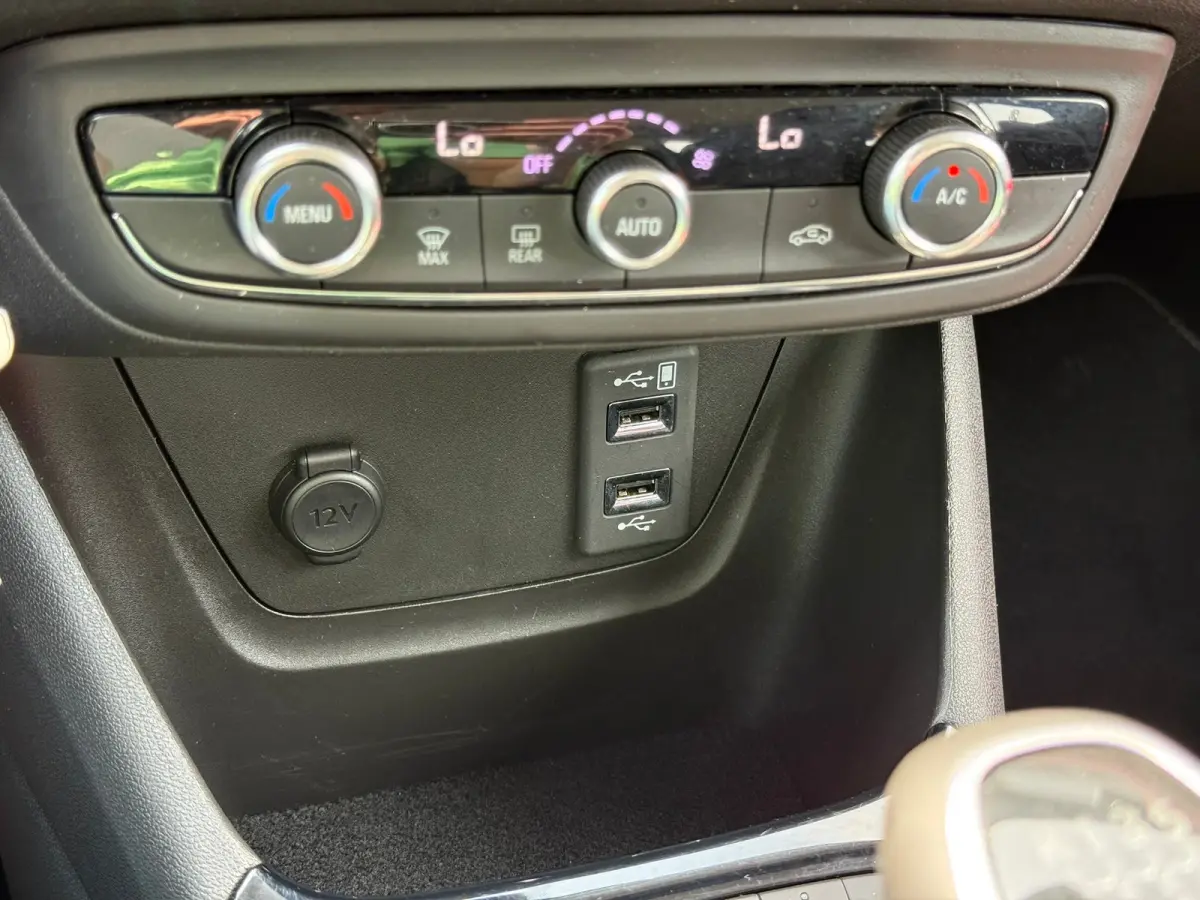 1.2 Turbo GS Line Trekhaak | Achteruitrijcamera | Comfort stoelen | Cruise control | Airco | Apple carplay & Android auto