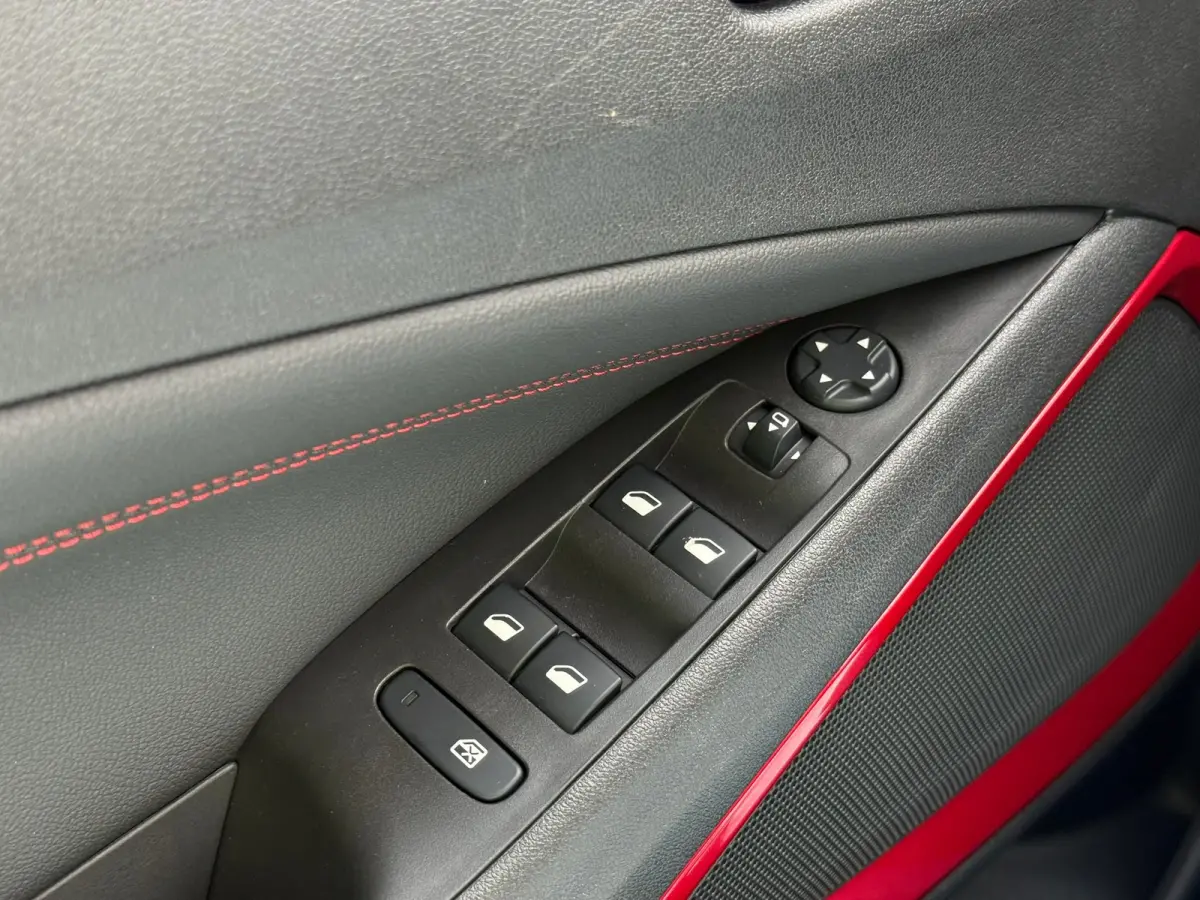 1.2 Turbo GS Line Trekhaak | Achteruitrijcamera | Comfort stoelen | Cruise control | Airco | Apple carplay & Android auto