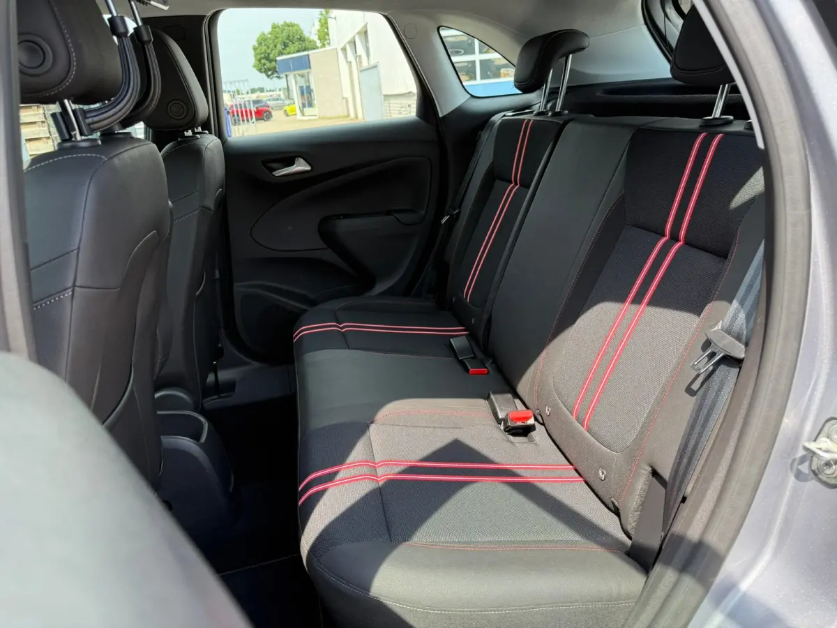 1.2 Turbo GS Line Trekhaak | Achteruitrijcamera | Comfort stoelen | Cruise control | Airco | Apple carplay & Android auto