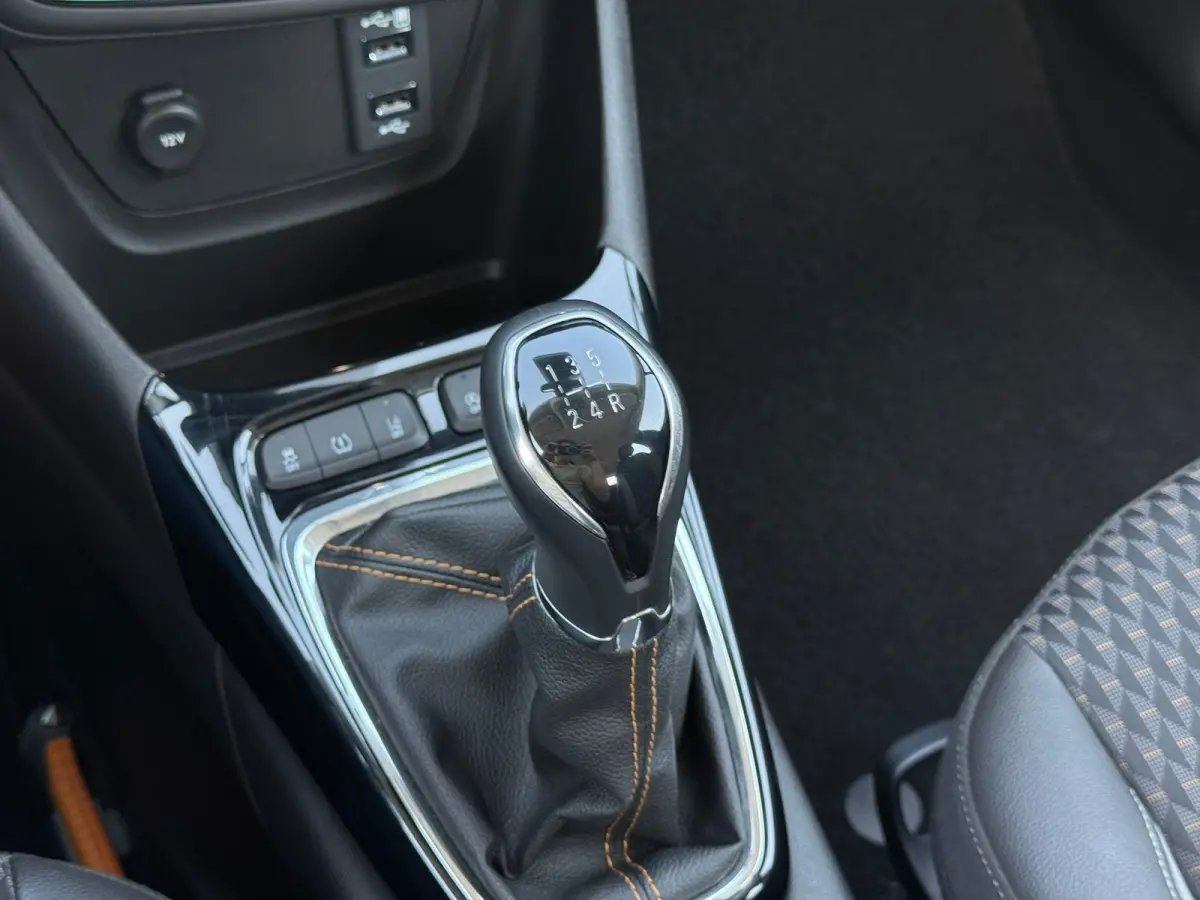 1.2 Turbo Innovation Cruise control | Keyless | Airco | Navigatie | Led | Parkeersensoren achter | Dealer onderhouden | Apple carplay & Android auto