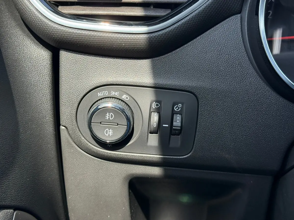 1.2 Turbo Innovation Cruise control | Keyless | Airco | Navigatie | Led | Parkeersensoren achter | Dealer onderhouden | Apple carplay & Android auto