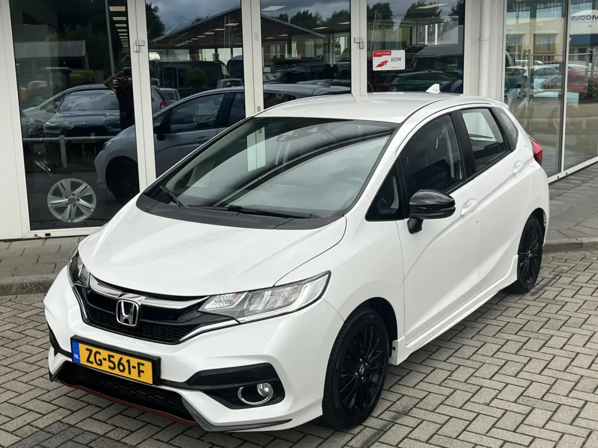 1.5 i-VTEC Dynamic 131PK TREKHAAK+1E EIG.+LED+PDC