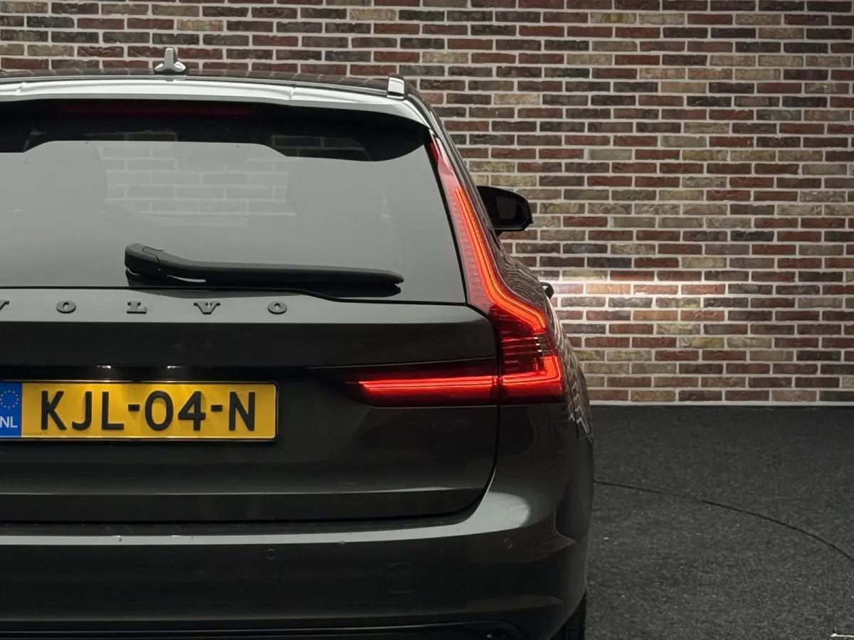 2.0 T6 AWD R-Design H/K Camera Elek Stoel Leer Trekhaak
