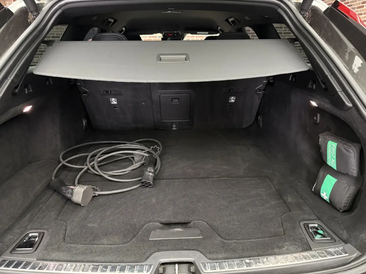 2.0 T6 AWD R-Design H/K Camera Elek Stoel Leer Trekhaak