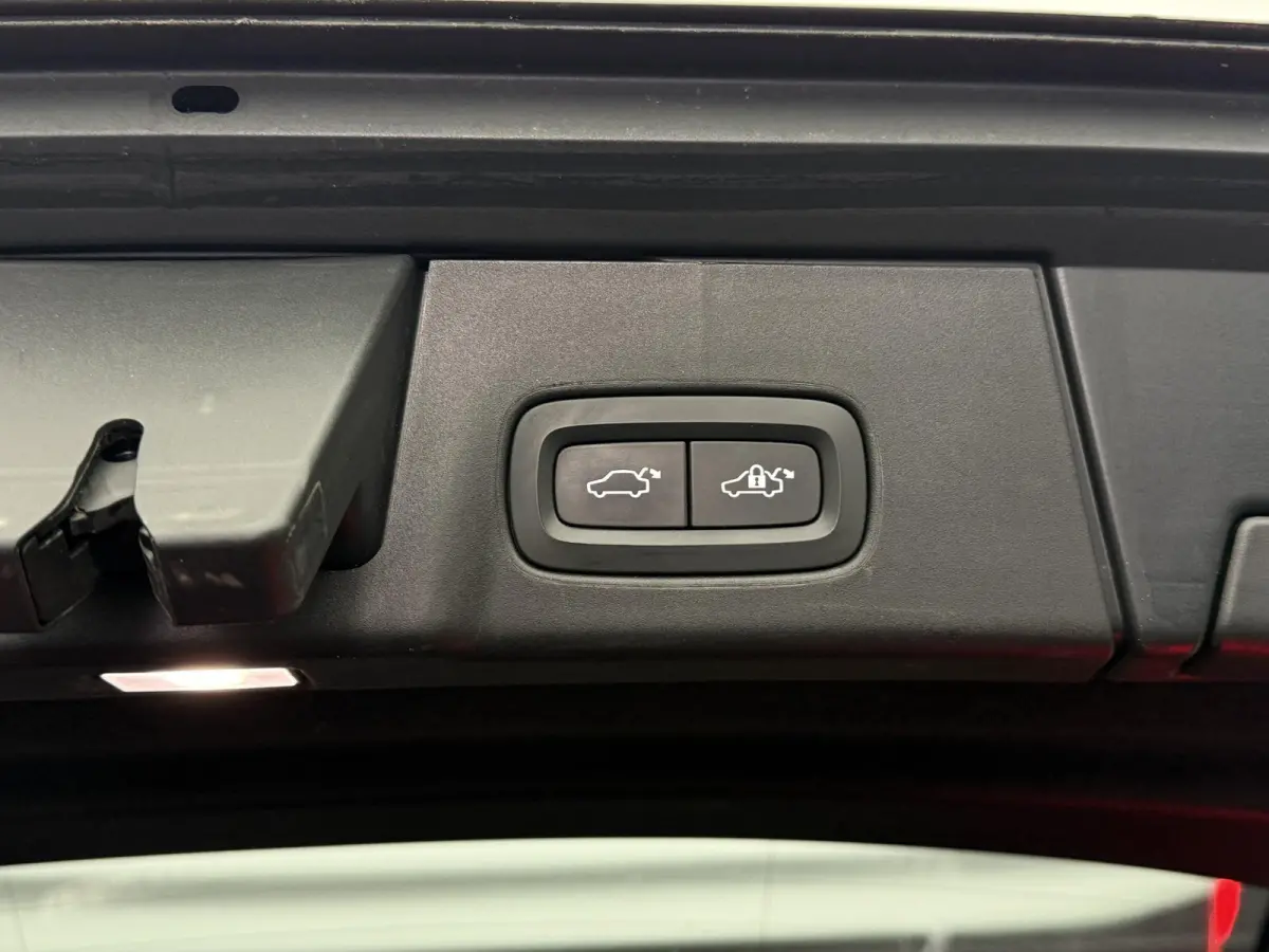 2.0 T6 AWD R-Design H/K Camera Elek Stoel Leer Trekhaak