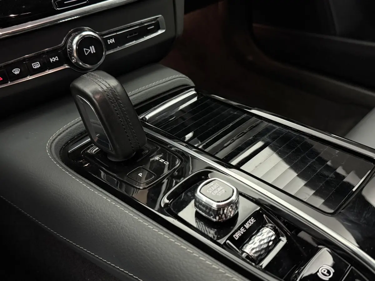 2.0 T6 AWD R-Design H/K Camera Elek Stoel Leer Trekhaak