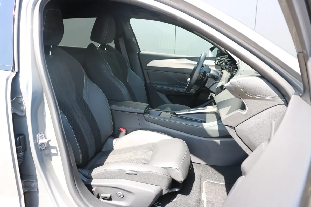 GT Avantage 58 kWh | Camera | Winterpakket | Navi | Warmtepomp | Leder/alcantara | Keyless |