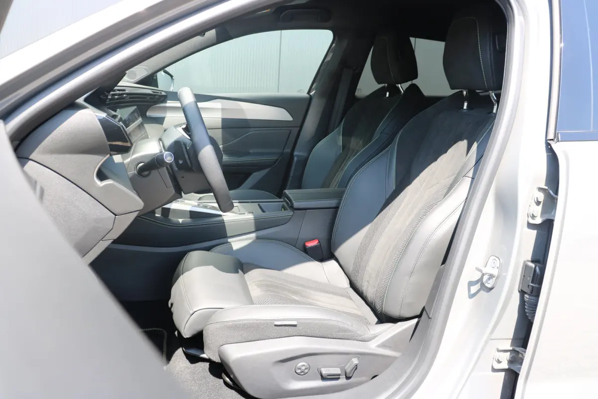 GT Avantage 58 kWh | Camera | Winterpakket | Navi | Warmtepomp | Leder/alcantara | Keyless |