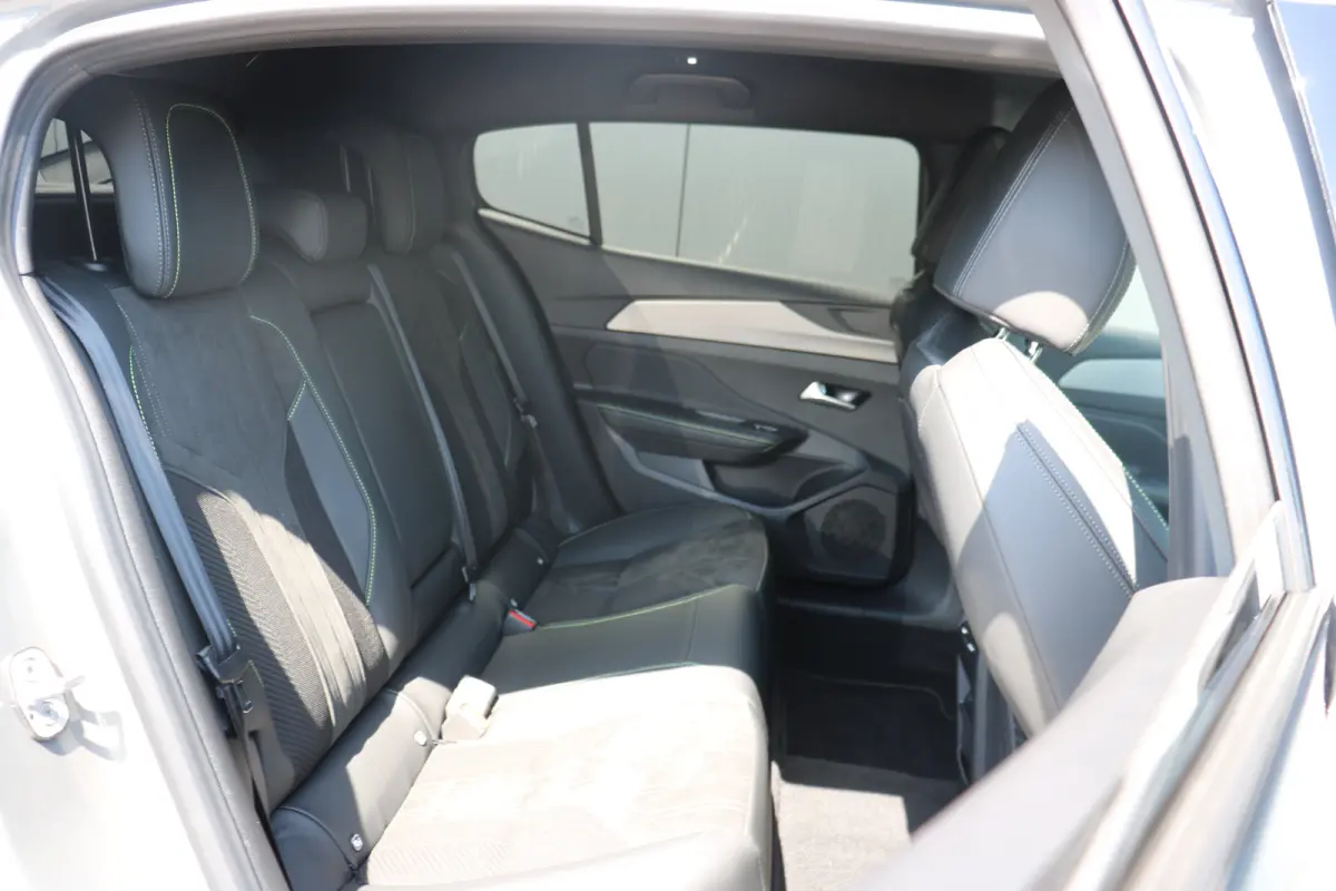 GT Avantage 58 kWh | Camera | Winterpakket | Navi | Warmtepomp | Leder/alcantara | Keyless |