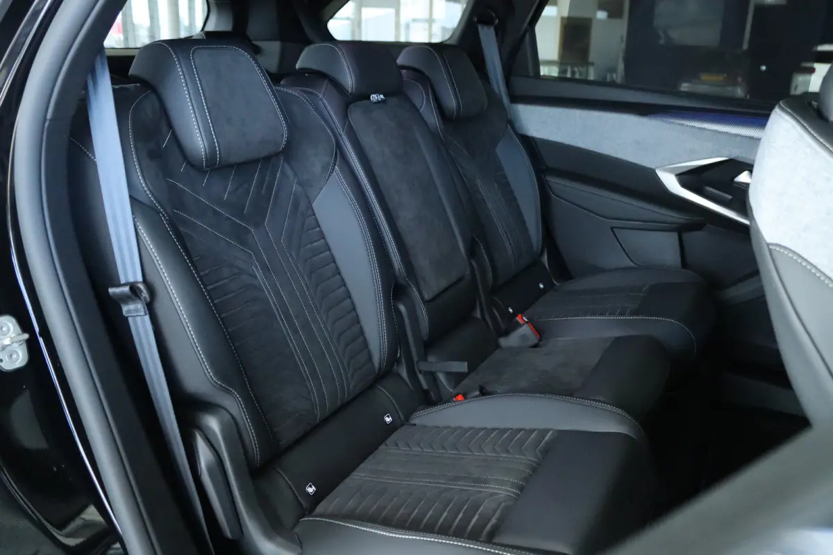1.2 Hybrid 145 GT | VOORRAAD ACTIE | 8 JAAR GARANTIE | Schuifdak | 7-Pers | Adapt. Cruise | Massage | 360 Camera | Keyless | Elektr. Klep