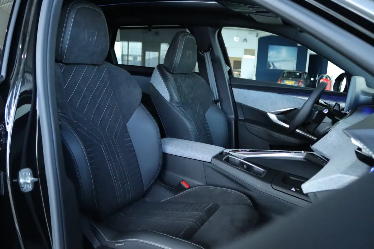 1.2 Hybrid 145 GT | VOORRAAD ACTIE | 8 JAAR GARANTIE | Schuifdak | 7-Pers | Adapt. Cruise | Massage | 360 Camera | Keyless | Elektr. Klep