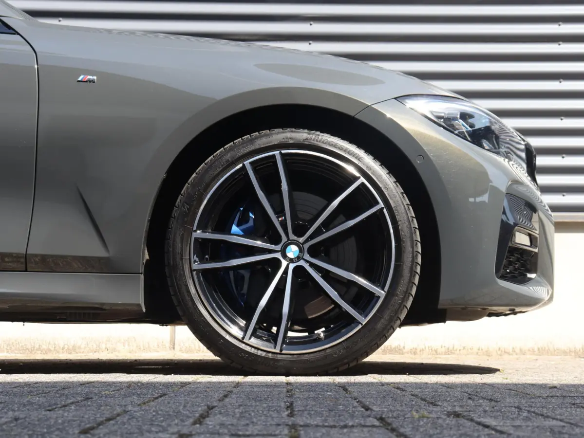 320e | High Executive | M Sportpakket | Panodak | Head-Up | Adaptief M Onderstel | Hi-Fi | Camera | M Sport Plus Pack | Verwarmbare Voorstoelen | SOH 100% | 19'' LMV