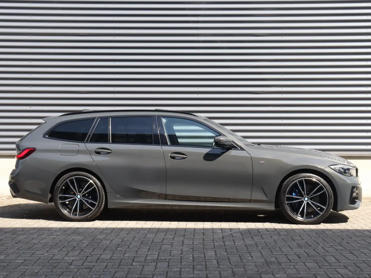 320e | High Executive | M Sportpakket | Panodak | Head-Up | Adaptief M Onderstel | Hi-Fi | Camera | M Sport Plus Pack | Verwarmbare Voorstoelen | SOH 100% | 19'' LMV
