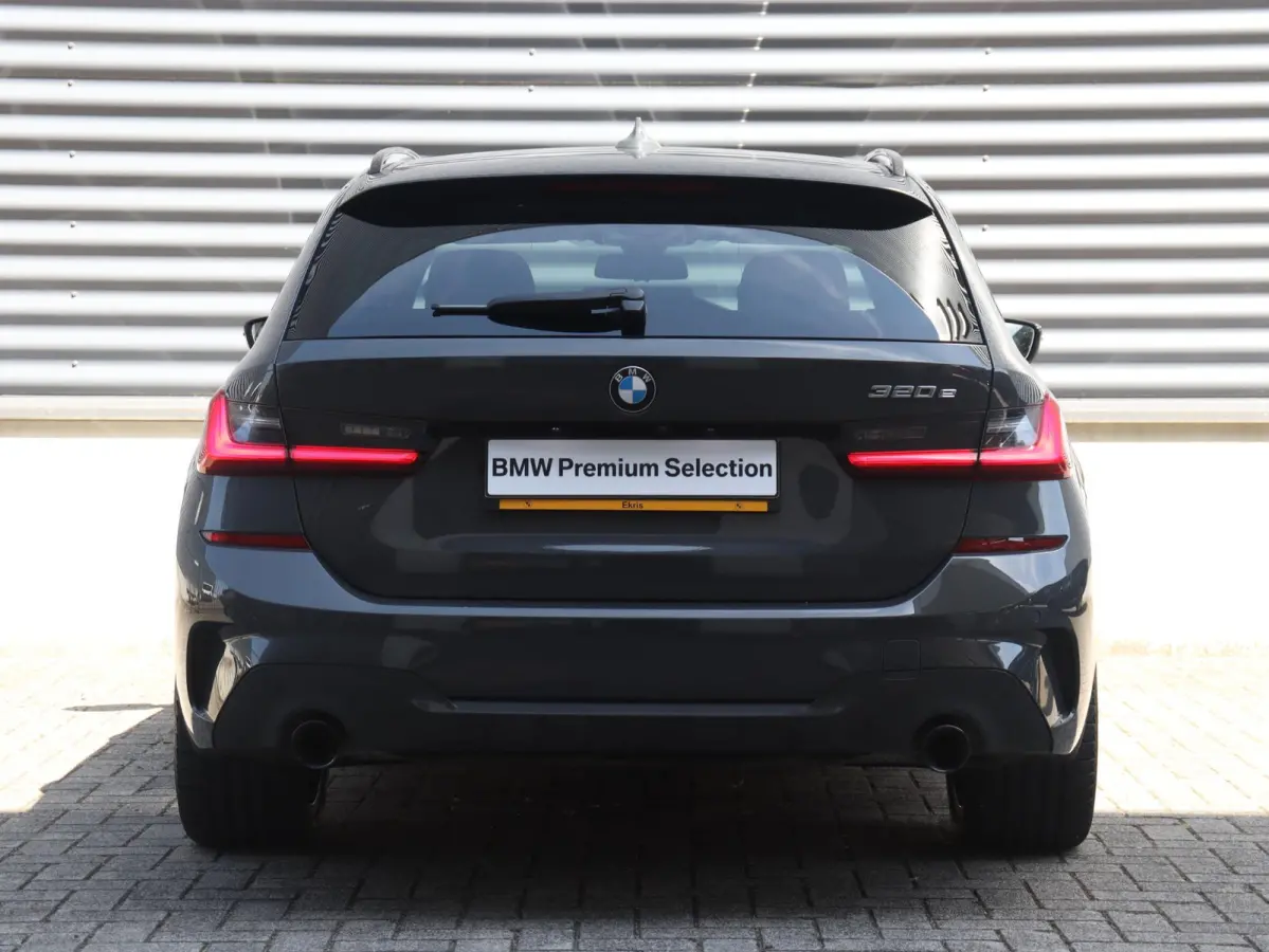 320e | High Executive | M Sportpakket | Panodak | Head-Up | Adaptief M Onderstel | Hi-Fi | Camera | M Sport Plus Pack | Verwarmbare Voorstoelen | SOH 100% | 19'' LMV