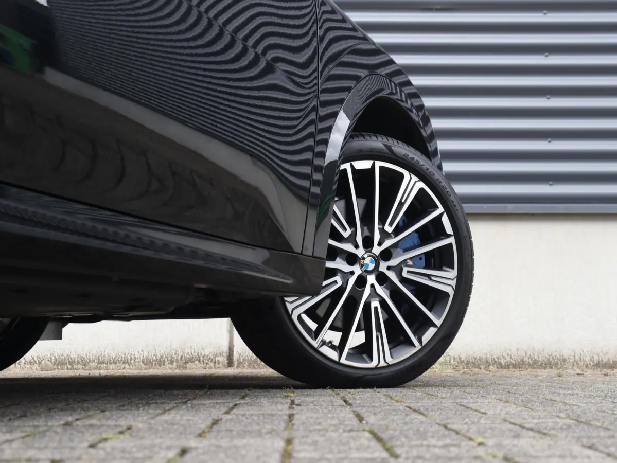 eDrive20 | M Sportpakket | Innovation Pack | Head-Up | Elektr. Stoelen | Parking Assistant Plus | Harman Kardon | Driving Assistant Plus | Stuurwiel Verwarmd | SOH 100% | 20'' LMV