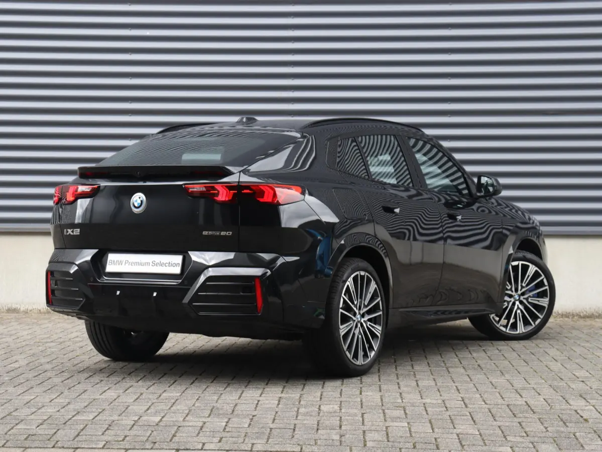 eDrive20 | M Sportpakket | Innovation Pack | Head-Up | Elektr. Stoelen | Parking Assistant Plus | Harman Kardon | Driving Assistant Plus | Stuurwiel Verwarmd | SOH 100% | 20'' LMV
