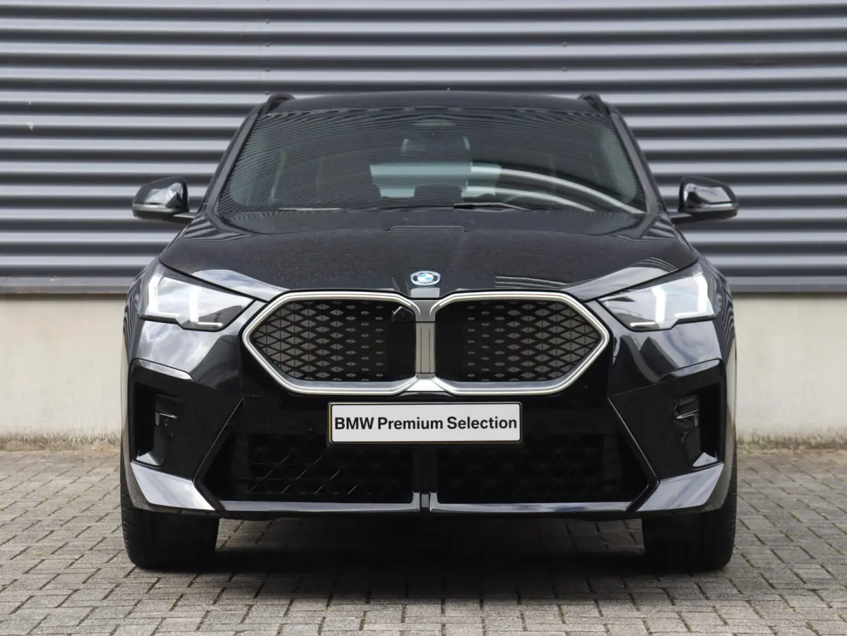eDrive20 | M Sportpakket | Innovation Pack | Head-Up | Elektr. Stoelen | Parking Assistant Plus | Harman Kardon | Driving Assistant Plus | Stuurwiel Verwarmd | SOH 100% | 20'' LMV