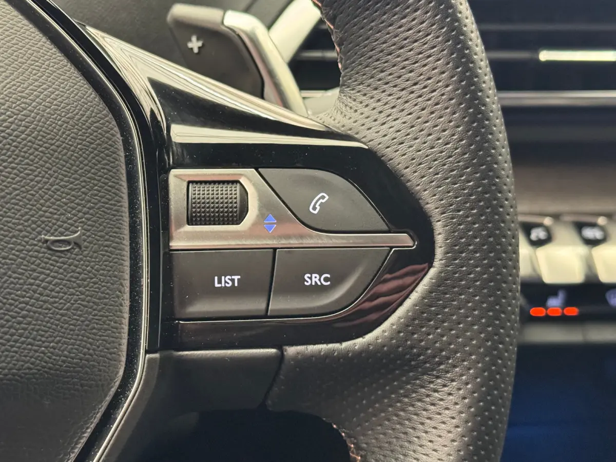 1.2 PureTech GT Camera | Adaptieve Cruise | Parkeersensoren | Digitaal Dashboard | Leder/Stof | 18" Lichtmetaal | LED | Achteruitrijcamera | Airco (automatisch) | Apple Carplay/Android Auto|