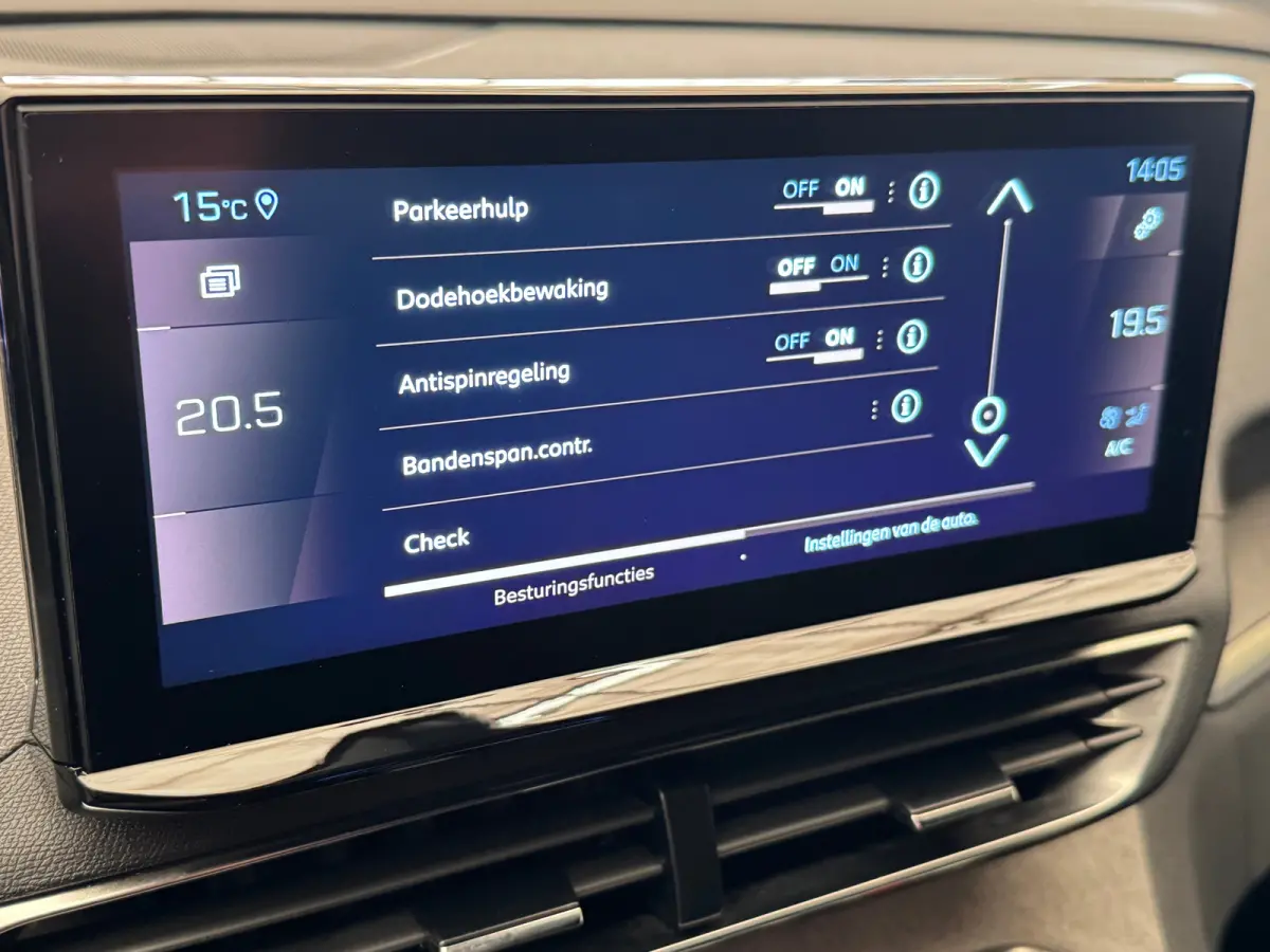 1.2 PureTech GT Camera | Adaptieve Cruise | Parkeersensoren | Digitaal Dashboard | Leder/Stof | 18" Lichtmetaal | LED | Achteruitrijcamera | Airco (automatisch) | Apple Carplay/Android Auto|