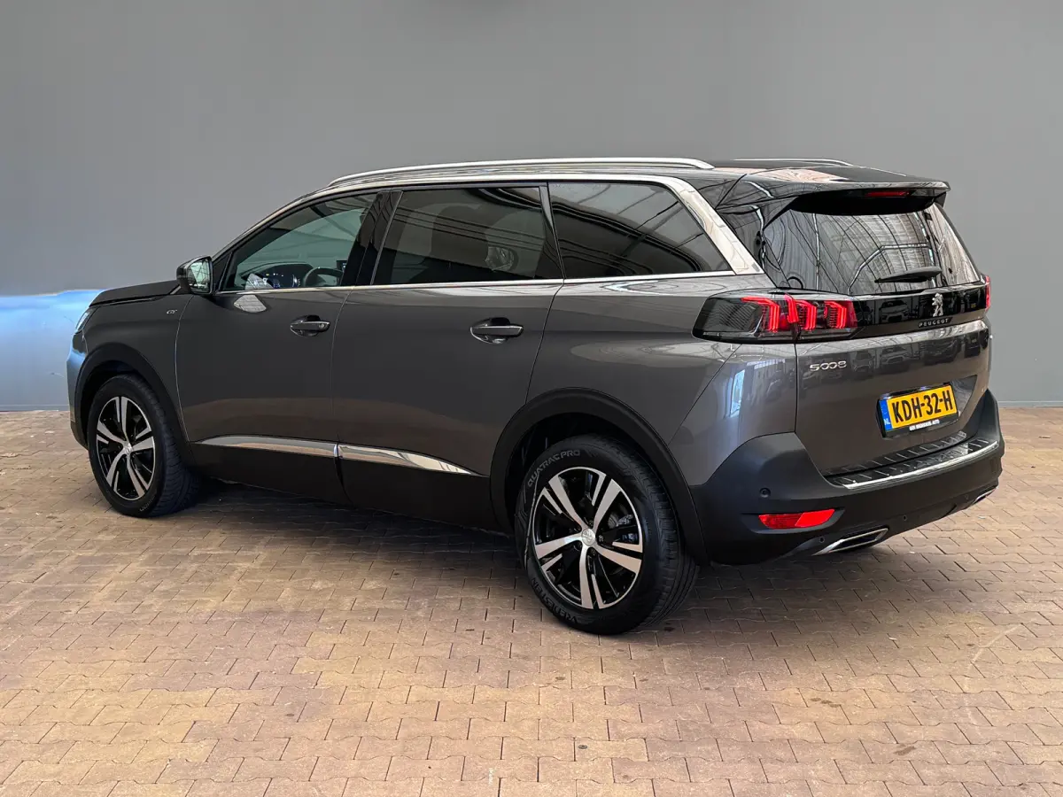 1.2 PureTech GT Camera | Adaptieve Cruise | Parkeersensoren | Digitaal Dashboard | Leder/Stof | 18" Lichtmetaal | LED | Achteruitrijcamera | Airco (automatisch) | Apple Carplay/Android Auto|