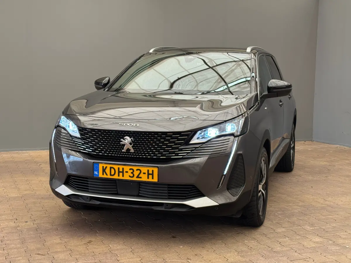 1.2 PureTech GT Camera | Adaptieve Cruise | Parkeersensoren | Digitaal Dashboard | Leder/Stof | 18" Lichtmetaal | LED | Achteruitrijcamera | Airco (automatisch) | Apple Carplay/Android Auto|