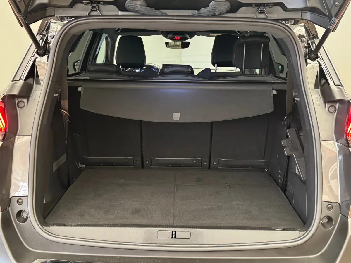 1.2 PureTech GT Camera | Adaptieve Cruise | Parkeersensoren | Digitaal Dashboard | Leder/Stof | 18" Lichtmetaal | LED | Achteruitrijcamera | Airco (automatisch) | Apple Carplay/Android Auto|