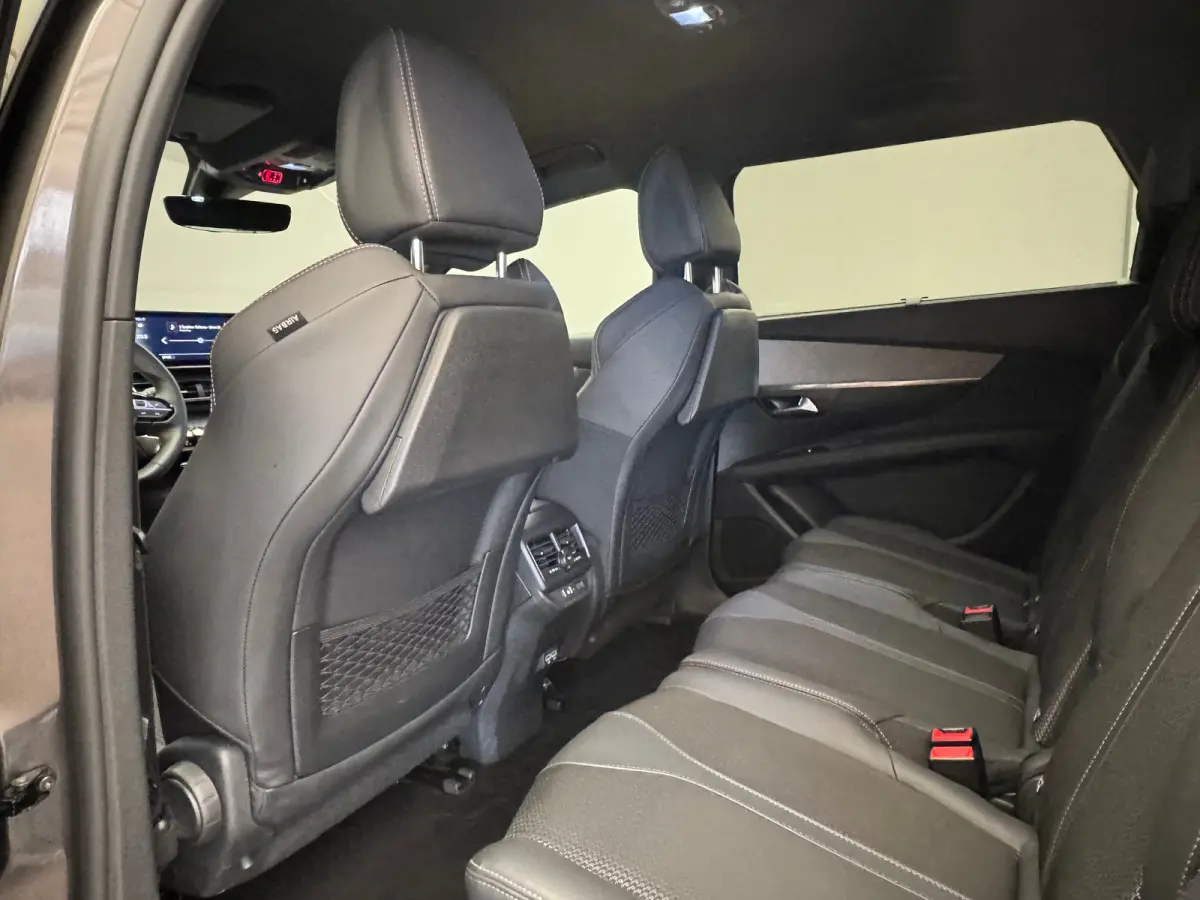 1.2 PureTech GT Camera | Adaptieve Cruise | Parkeersensoren | Digitaal Dashboard | Leder/Stof | 18" Lichtmetaal | LED | Achteruitrijcamera | Airco (automatisch) | Apple Carplay/Android Auto|