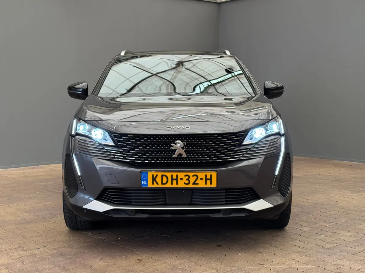 1.2 PureTech GT Camera | Adaptieve Cruise | Parkeersensoren | Digitaal Dashboard | Leder/Stof | 18" Lichtmetaal | LED | Achteruitrijcamera | Airco (automatisch) | Apple Carplay/Android Auto|