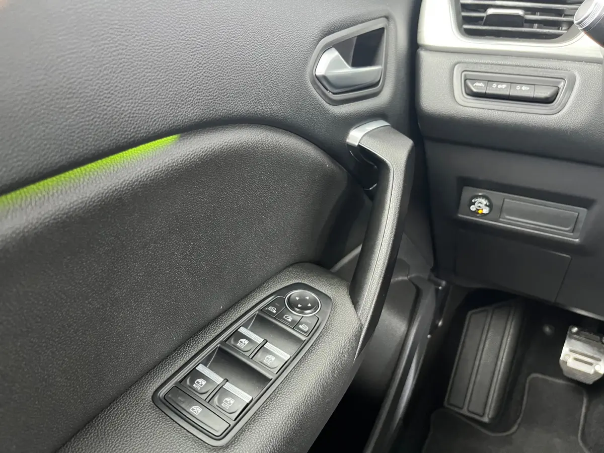 1.0 TCe 100 Bi-Fuel Intens NL.Auto/Camera/Navigatie/CarPlay/Two-Tone/Dealer Onderhouden