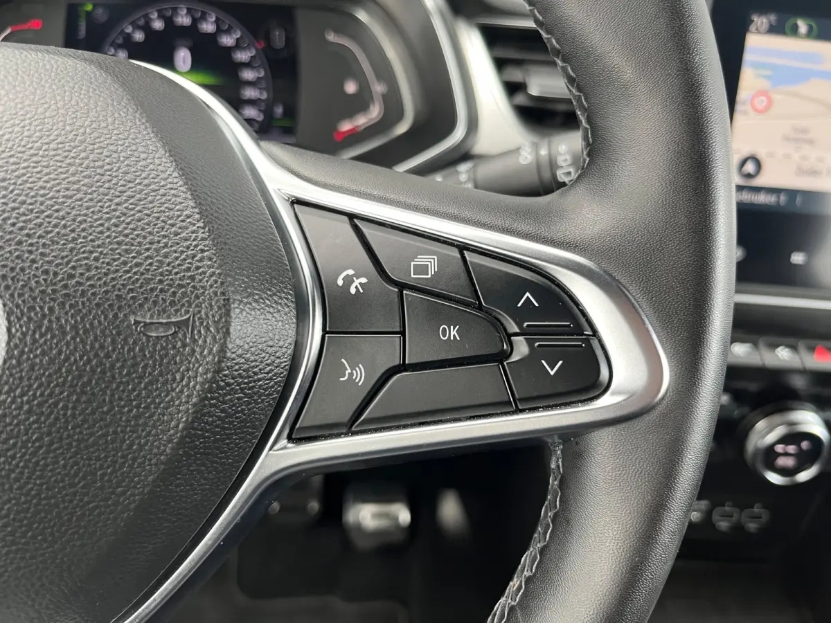 1.0 TCe 100 Bi-Fuel Intens NL.Auto/Camera/Navigatie/CarPlay/Two-Tone/Dealer Onderhouden