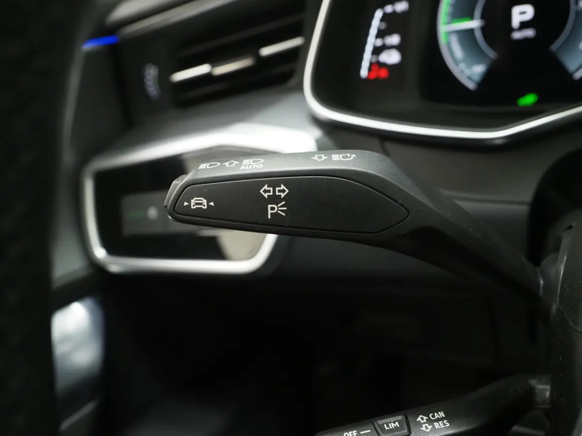50 TFSI e quattro | Leder | Trekhaak | 360 | Sfeerlicht | Memory | Keyless | Adaptive Cruise | Carplay
