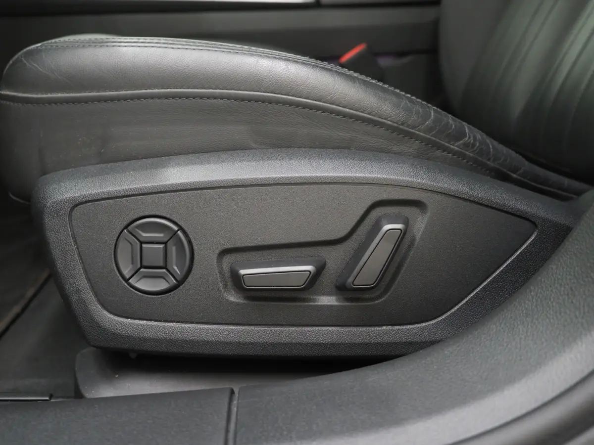 50 TFSI e quattro | Leder | Trekhaak | 360 | Sfeerlicht | Memory | Keyless | Adaptive Cruise | Carplay