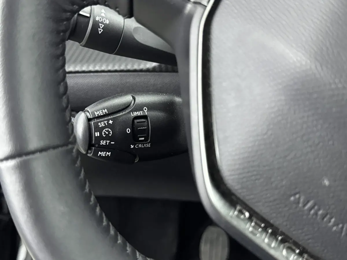 SUV 130pk Allure | Stoelverwarming | Camera | Navigatie | Volledig Digitaal Instrumentenpaneel | Parkeerhulp